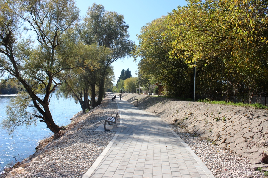Riverside Promenade