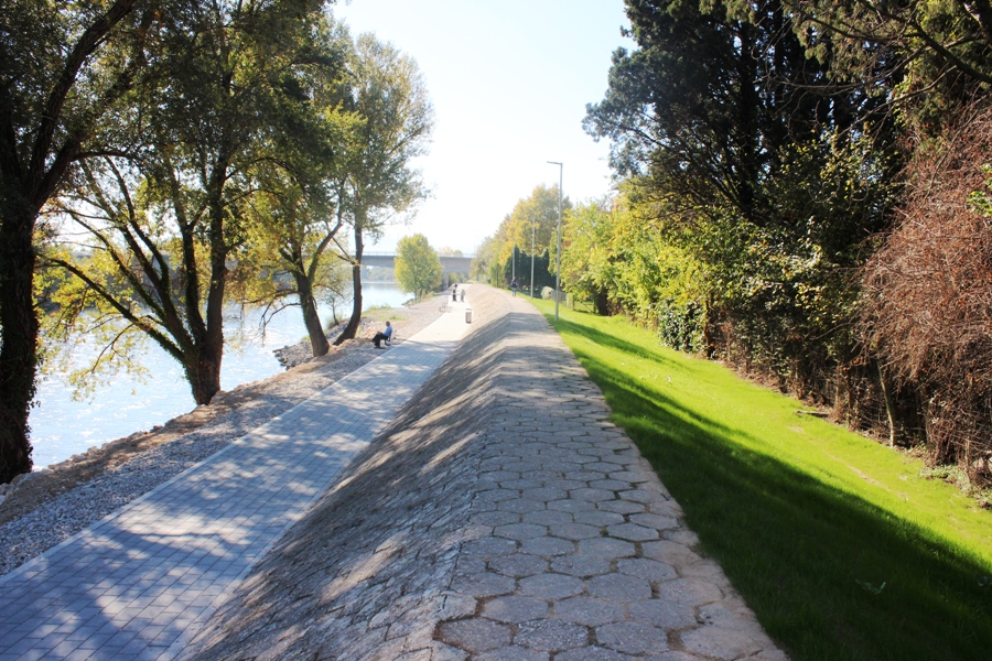 Riverside Promenade